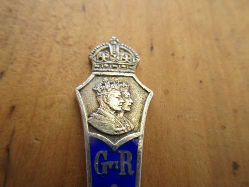 BEAUTIFUL BIRMINGHAM SILVER  AND ENAMEL CORONATION SPOON  KING GEORGE VI