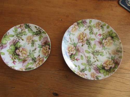 BEAUTIFUL SET OF SIX  ROSE CUPS ,SAUCERS AND SIDE PLATES (18 PIECES)
