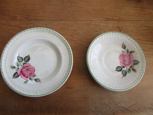 ART DECO 1930`S  BILTONS ENGLAND BACHELOR TEAPOT, DEMI TASSE CUP SAUCER TWO SIDE PLATES
