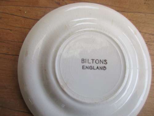 ART DECO 1930`S  BILTONS ENGLAND BACHELOR TEAPOT, DEMI TASSE CUP SAUCER TWO SIDE PLATES