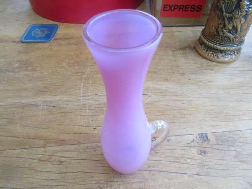 BEAUTIFUL PINK AND CLEAR GLASS HANDLE SPILL VASE