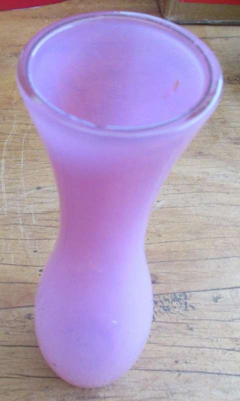 BEAUTIFUL PINK AND CLEAR GLASS HANDLE SPILL VASE