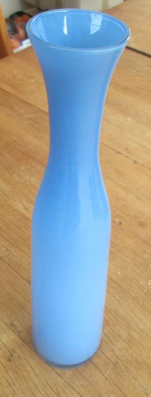 BEAUTIFUL BLUE  GLASS SPILL  VASE