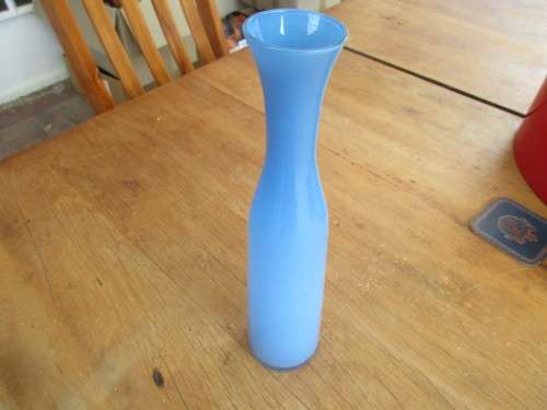 BEAUTIFUL BLUE  GLASS SPILL  VASE
