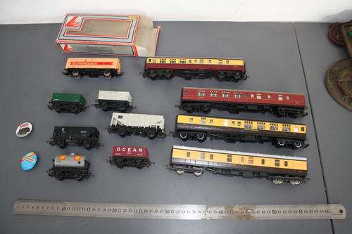 Assorted model train carrages
