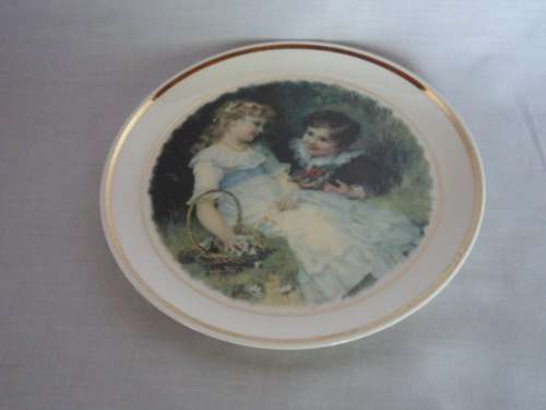 Continental - Pears Prints 'Sweethearts' Display Plate