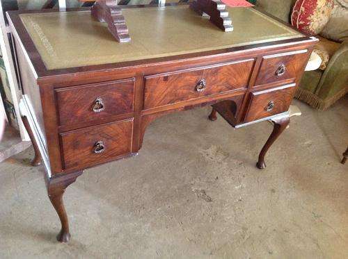 LEATHER TOP LADIES DESK IN MAHOGONY