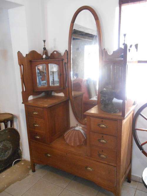 OAK DRESSING TABLE WITH THREE MIRROR