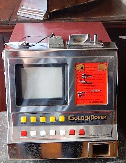 A VINTAGE GOLDEN POKER GAMBLING MACHINE