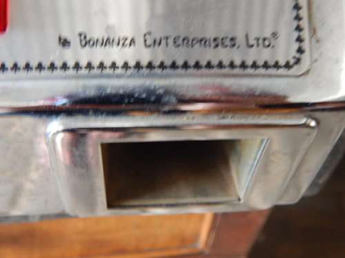 A VINTAGE GOLDEN POKER GAMBLING MACHINE