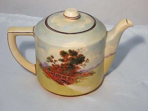 A LARGE ROYAL DOULTON TEA POT ENGLISH COTTAGES