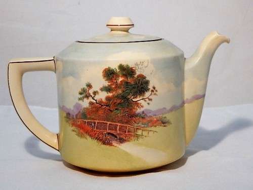 A LARGE ROYAL DOULTON TEA POT ENGLISH COTTAGES