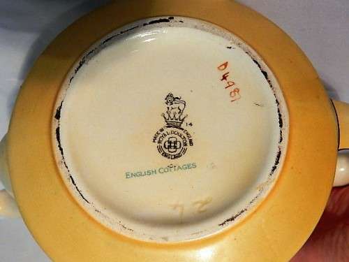 A LARGE ROYAL DOULTON TEA POT ENGLISH COTTAGES