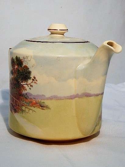 A LARGE ROYAL DOULTON TEA POT ENGLISH COTTAGES