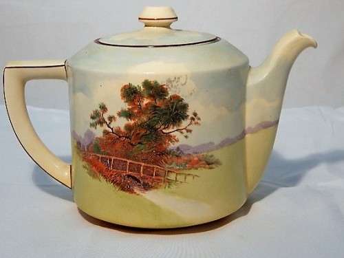 A LARGE ROYAL DOULTON TEA POT ENGLISH COTTAGES