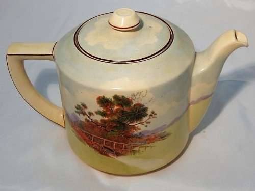 A LARGE ROYAL DOULTON TEA POT ENGLISH COTTAGES