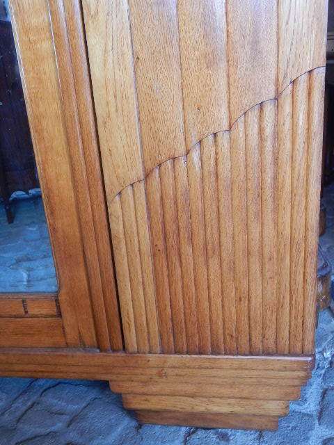 A LARGE OAK ART DECO 3 DOOR WARDROBE CIRCA 1930