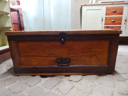 A STUNNING ORIGINAL YELLOW WOOD AFRIKANA KIST STINKHOUT BOEKENHOUT DETAILING AND ORIGINAL HINGES