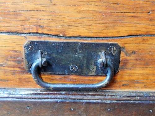 A STUNNING ORIGINAL YELLOW WOOD AFRIKANA KIST STINKHOUT BOEKENHOUT DETAILING AND ORIGINAL HINGES