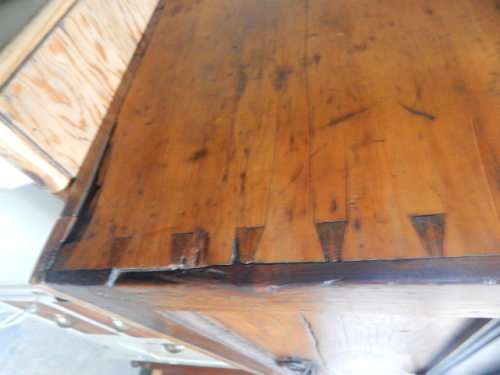 A STUNNING ORIGINAL YELLOW WOOD AFRIKANA KIST STINKHOUT BOEKENHOUT DETAILING AND ORIGINAL HINGES