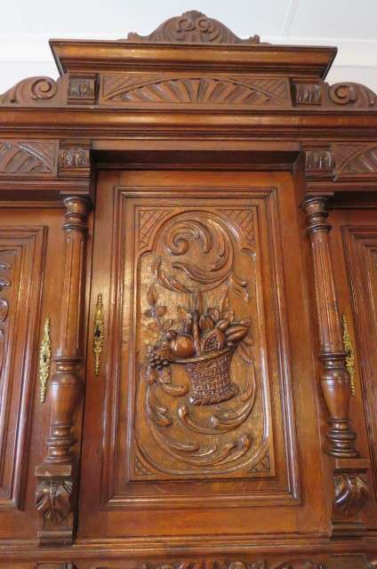 A STUNNING LARGE CARVED BUFFET