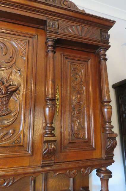 A STUNNING LARGE CARVED BUFFET