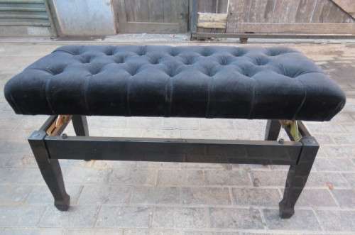 A LOVELY ADJUSTABLE PIANO STOOL