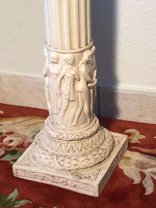 CORINTHIAN STYLE RESIN PLINTH/PILLAR