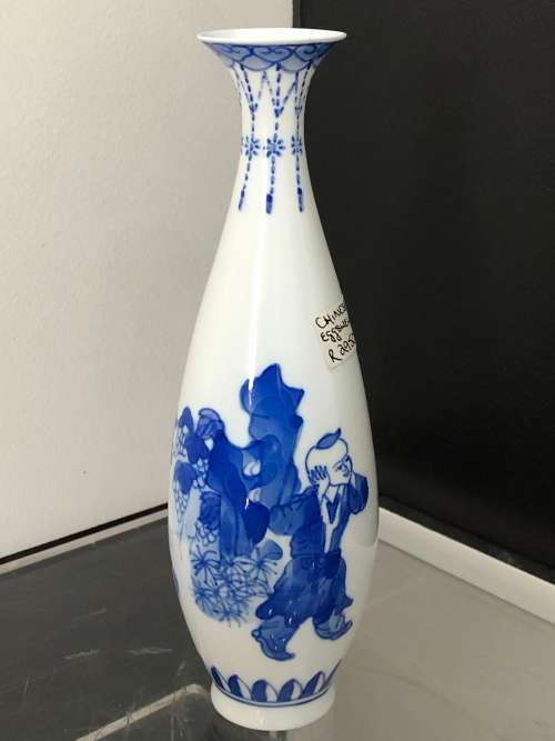SIGNED CHINESE HAND PAINTED EGG SHELL BLUE AND WHITE PORCELAIN VASE