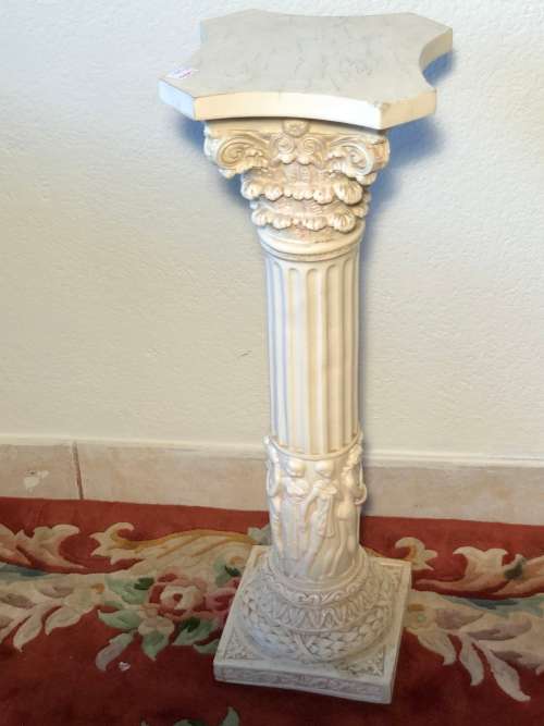 CORINTHIAN STYLE RESIN PLINTH/PILLAR