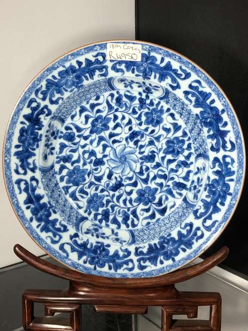 18th CENTURY ANTIQUE CHINESE BLUE AND WHITE PLATE