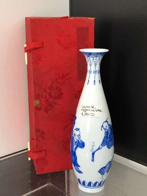 SIGNED CHINESE HAND PAINTED EGG SHELL BLUE AND WHITE PORCELAIN VASE