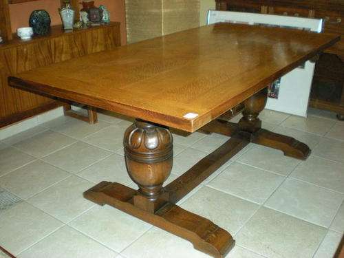 STUNNING SOLID OAK 8 SEATER TABLE BY ''SHEPHERD AND BARKER''