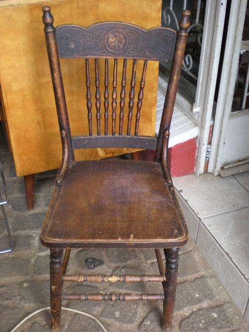 AMERICAN COLONIAL DAISY BACK CHAIR
