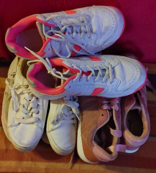 Ladies takkies for sale. 5 pairs. See pics