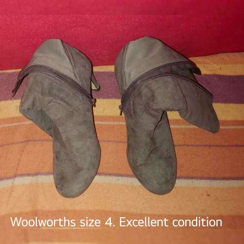 Ladies shoes/boots for sale. See pics