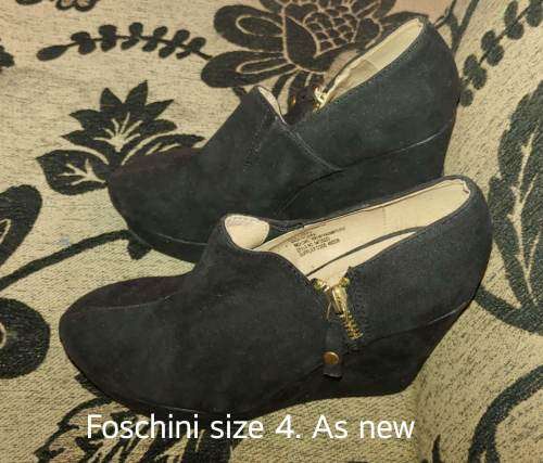 Ladies shoes for 4 pairs