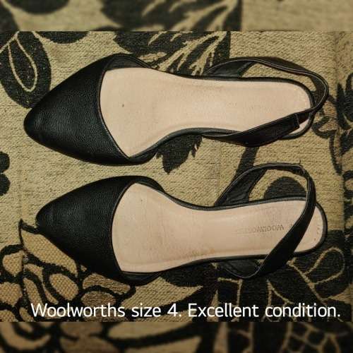 Ladies shoes for sale 6 pairs.