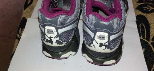 Salomon size 8