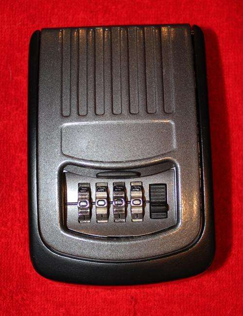 Key safe with combination