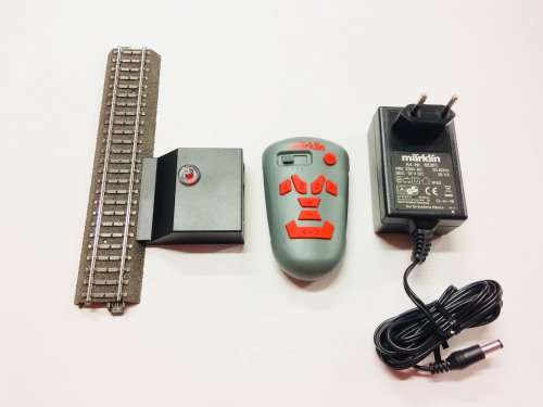 MARKLIN NEW FEEDER TRACK + REMOTE + PSU - 194548