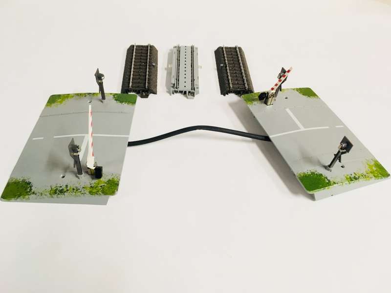 Märklin 74923 Fully Automatic Level Crossing with half-barriers - NEW