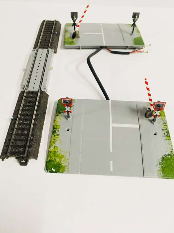 Märklin 74923 Fully Automatic Level Crossing with half-barriers - NEW