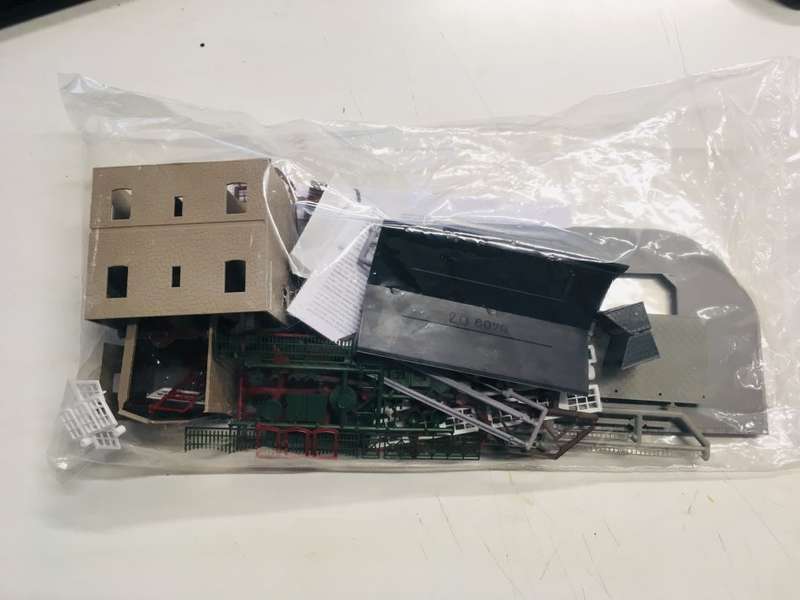 AUHAGEN HO STATION SET - NEW