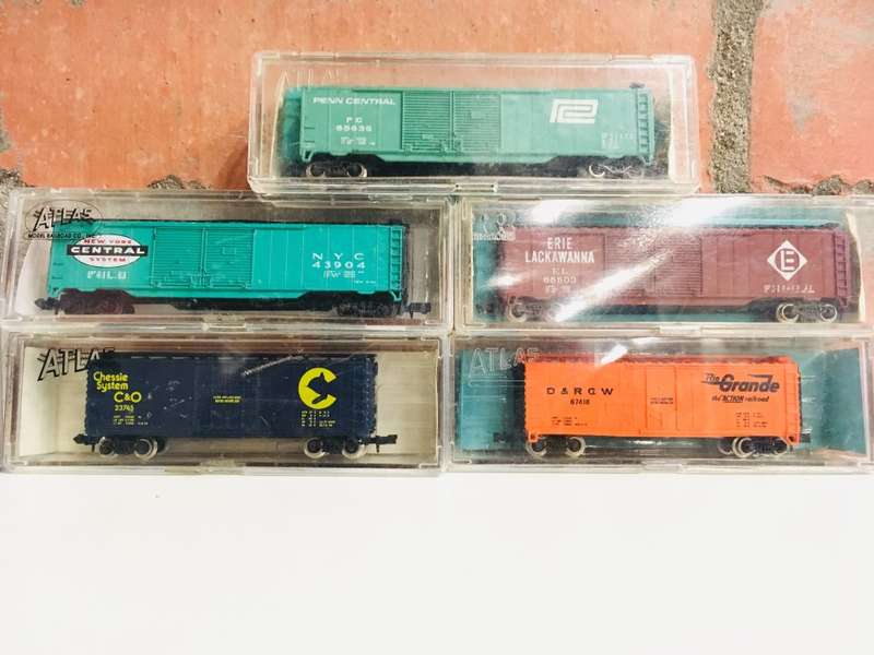 ATLAS N SCALE BOX CARS X 7
