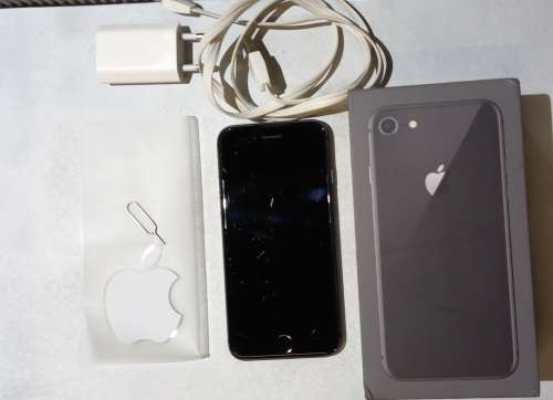 IPHONE 8 - 64GB