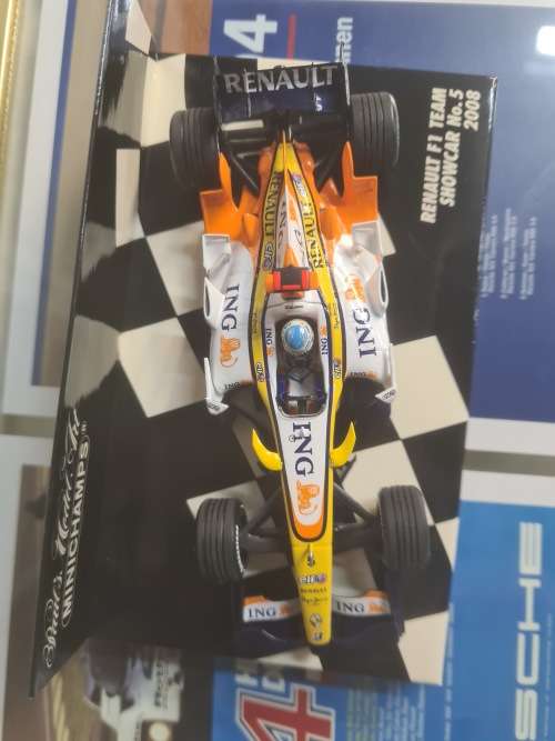 RENAULT F1 TEAM  SHOWCAR NO.5 2008 - 1:43 MINICHAMPS