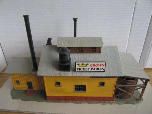 POLA 370 HO SCALE LINESIDE STATION FACTORY CROWN PICKLE WORKS