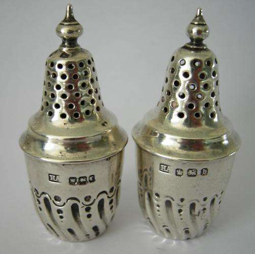 Pepper Shakers -English Hallmark, Assayed Sheffield 1900's - 35.9g - Very good condition