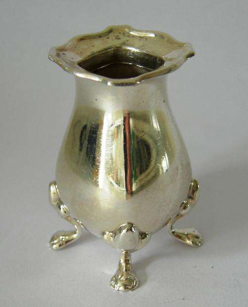 Hallmarked Silver Pepper pot Birmingham 1903 John Tongue 42.1g - 5cm X 3cm